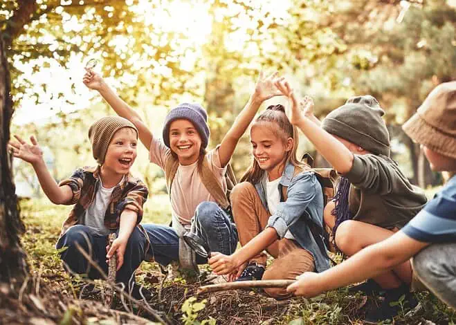 Obóz survivalowy jako szkoła charakteru w cyfrowym świecie – dlaczego warto postawić na przygodę?